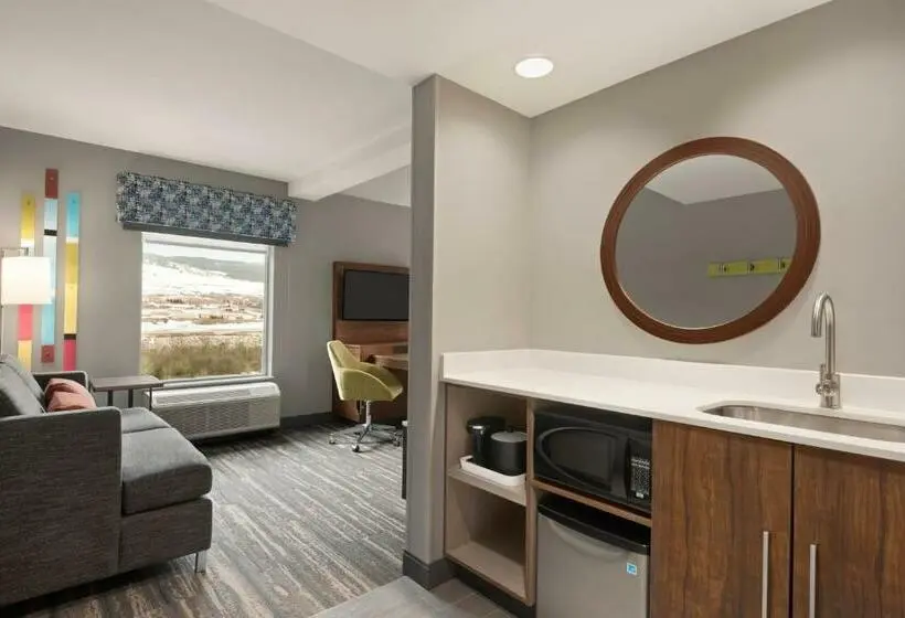 キングサイドベッドのスタンダードワンルーム, Hampton Inn & Suites By Hilton Kelowna Airport