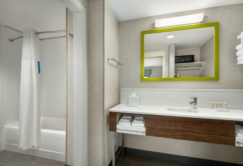 스탠다드 룸 킹사이즈 침대, Hampton Inn & Suites By Hilton Kelowna Airport