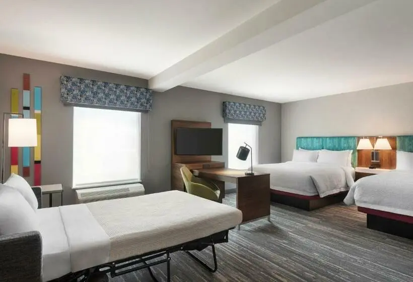 スタンダードスタジオ, Hampton Inn & Suites By Hilton Kelowna Airport