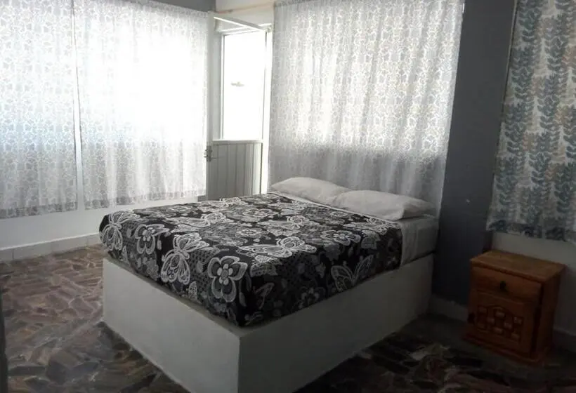 Camera Deluxe, Juarez