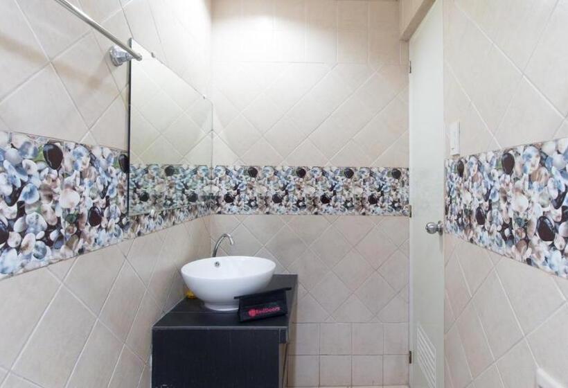 اتاق خانوادگی, Reddoorz At Teofila Lodge