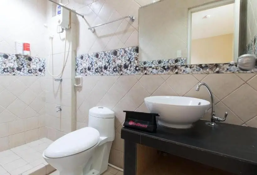 اتاق لوکس, Reddoorz At Teofila Lodge