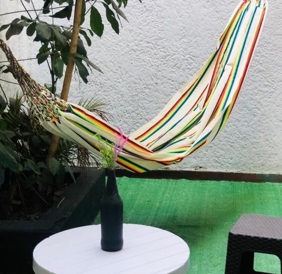 Номер Economy, Casa Egos Pop Laureles