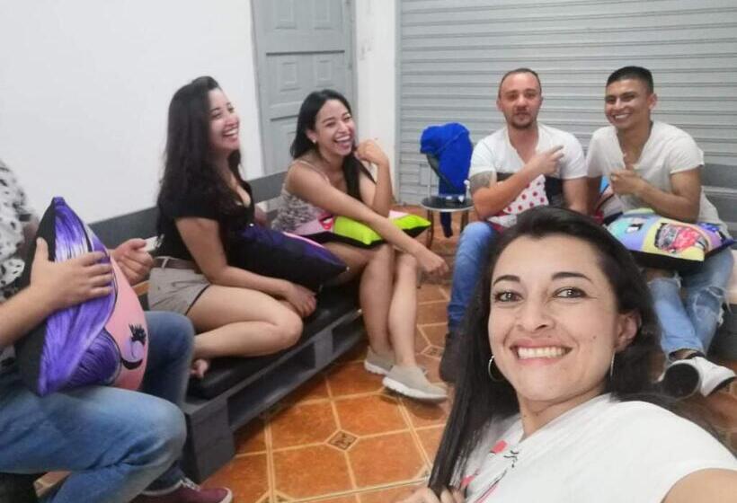 Номер Стандарт, Casa Egos Pop Laureles