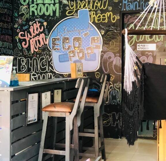 Номер Economy, Casa Egos Pop Laureles