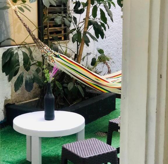 Номер Economy, Casa Egos Pop Laureles