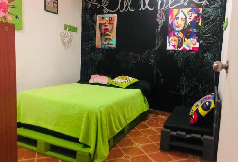 Номер Стандарт, Casa Egos Pop Laureles