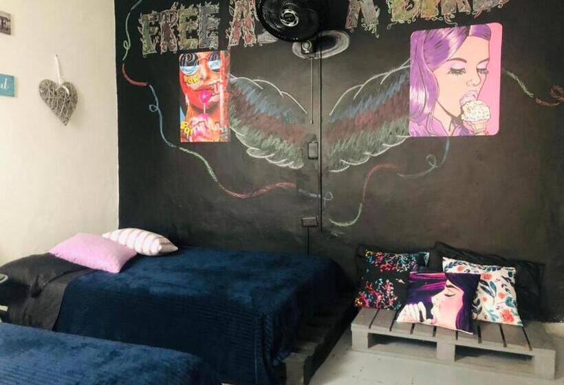 Номер Economy, Casa Egos Pop Laureles