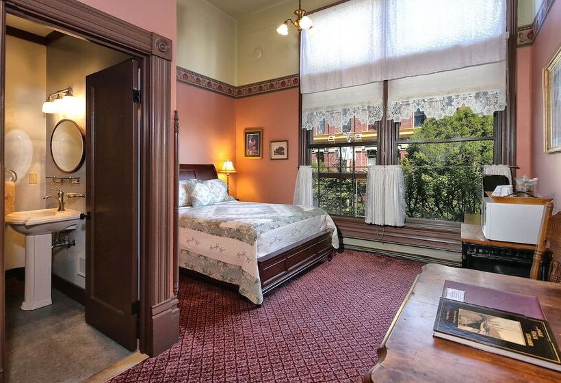 غرفة ديلوكس, The Palace