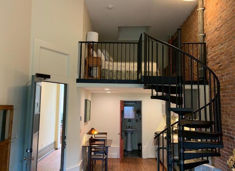 إستوديو قياسى, The Palace