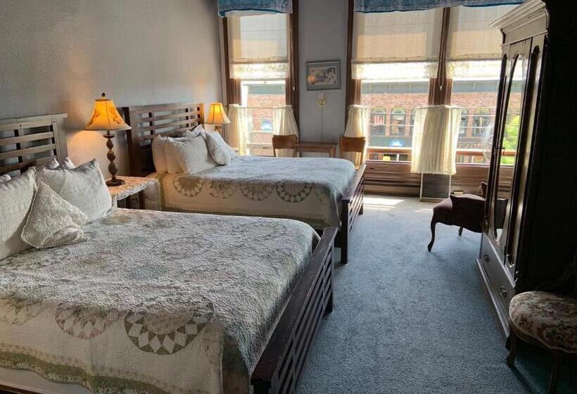 غرفة ديلوكس عائلية, The Palace