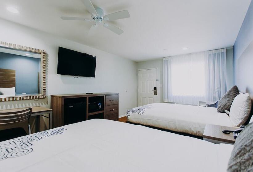 غرفه قياسيه سريرين مزدوجين, Scottish Inn & Suites   Kemah Boardwalk