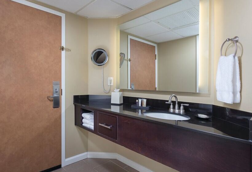 جناح, Peacock Suites