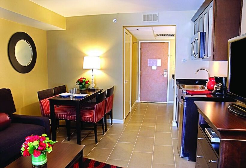 جناح, Peacock Suites