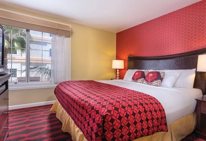 جناح, Peacock Suites