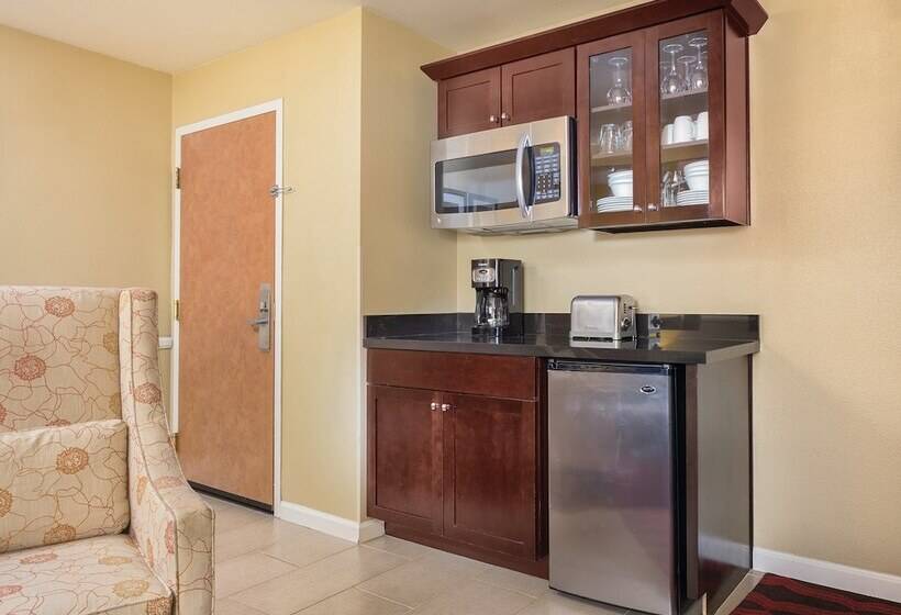 جناح, Peacock Suites