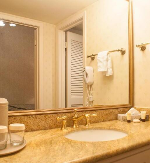 اتاق لوکس, Place D Armes