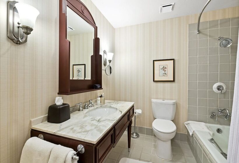 Люкс, Poste Montane Lodge By East West