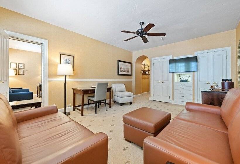 Люкс, Poste Montane Lodge By East West