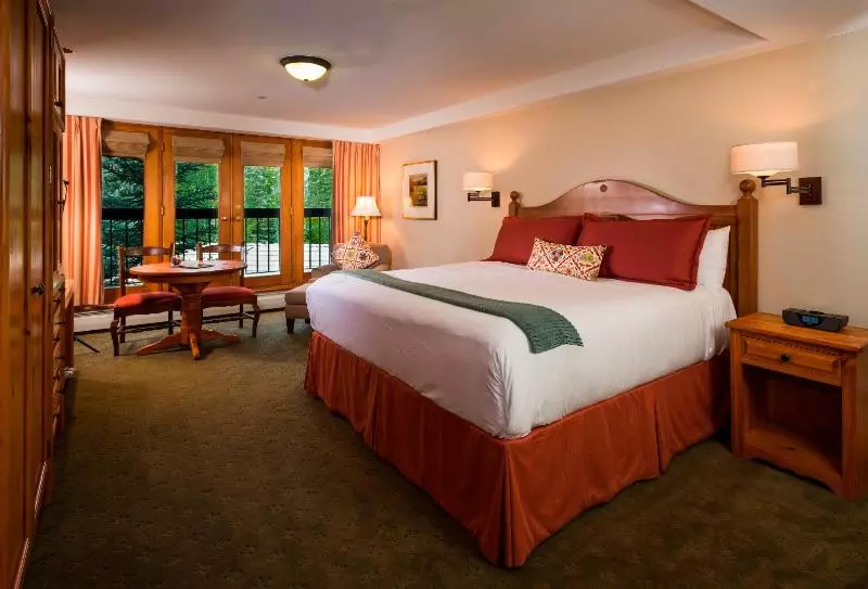 اتاق استاندارد با تخت بزرگ, The Pines Lodge, A Rockresort