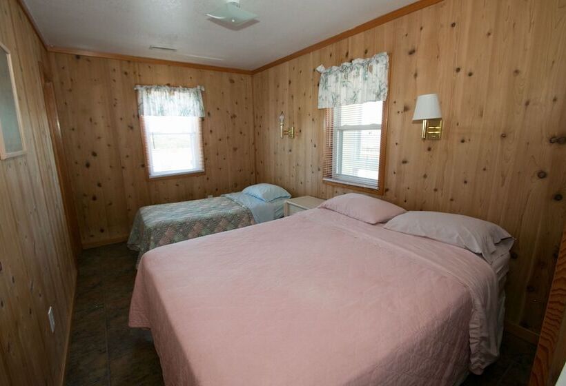 منزل غرفتين نوم, Outer Banks Motel