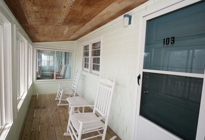 استوديو أساسي, Outer Banks Motel
