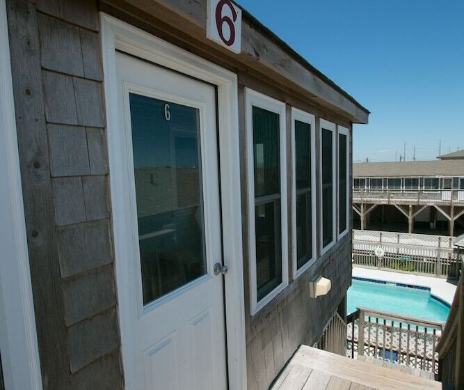 استوديو أساسي, Outer Banks Motel
