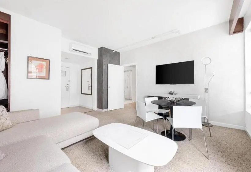 سوئیت با تخت بزرگ, The O Hotel, Trademark Collection By Wyndham