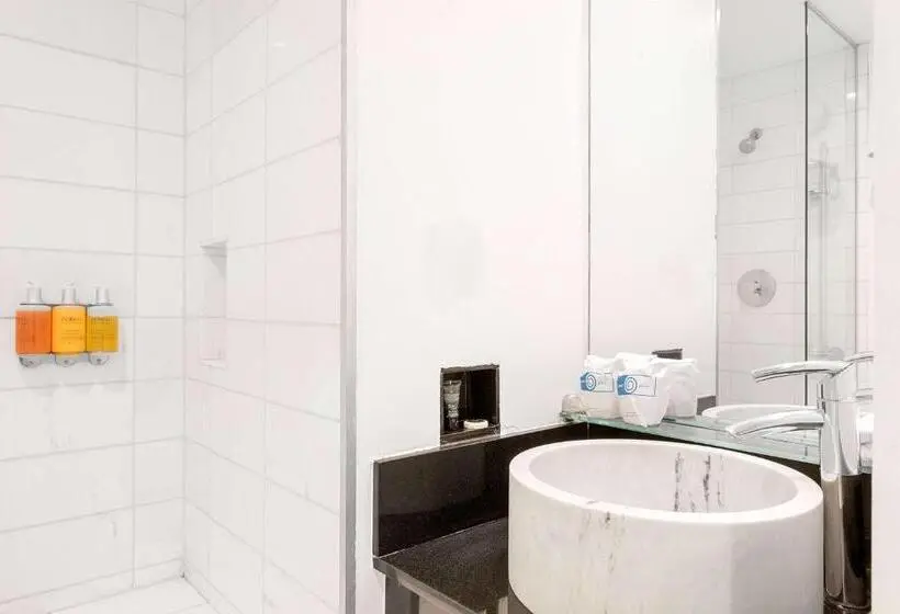 اتاق لوکس با تخت بزرگ, The O Hotel, Trademark Collection By Wyndham