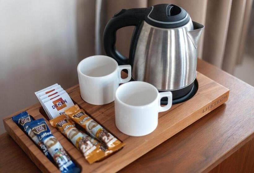 Pokój Czteroosobowy Standard, Nan