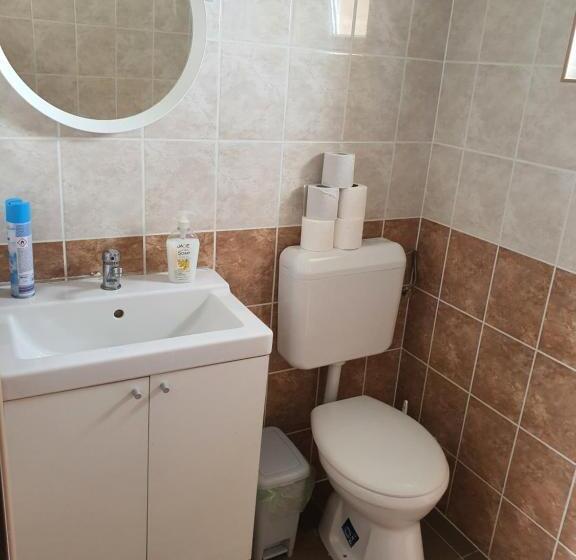 패밀리 룸, Birs Vendégház