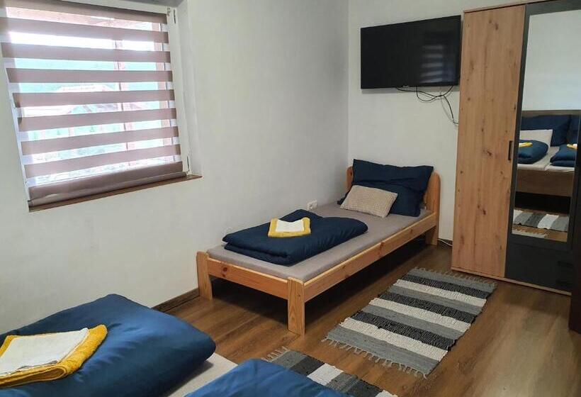 패밀리 룸, Birs Vendégház