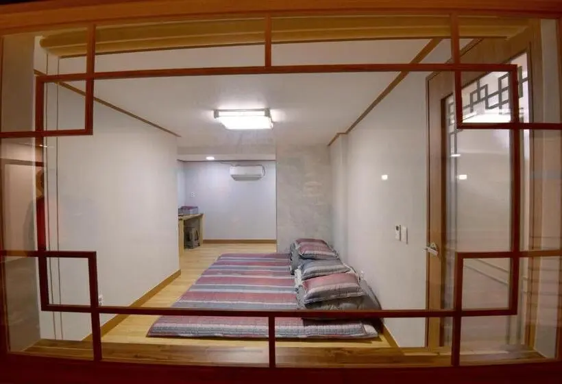 Perhehuone, Guma Modern Hanokstay
