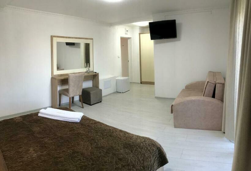 デラックストリプルルーム, Alenso Guesthouse