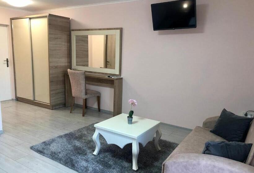 デラックストリプルルーム, Alenso Guesthouse