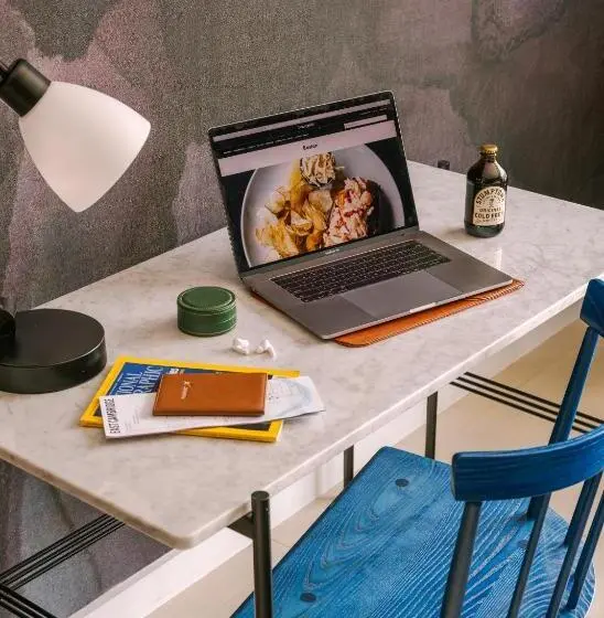 سوئیت با بالکن, Sonder 907 Main