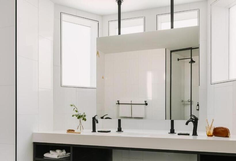 اتاق استاندارد, Sonder 907 Main