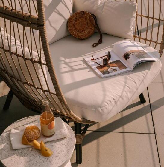 سوئیت با بالکن, Sonder 907 Main