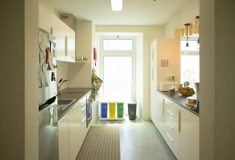 اتاق استاندارد, The Holy Cow  Hostel & Suites