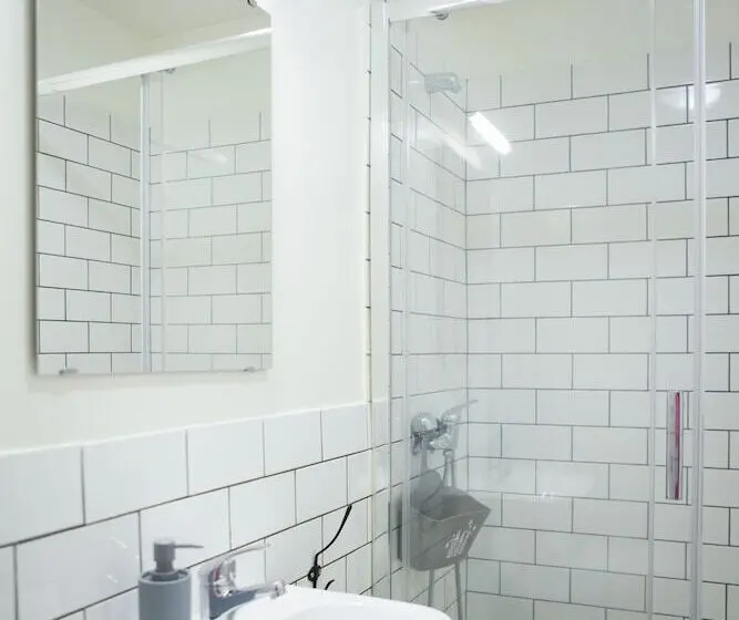 اتاق استاندارد, The Holy Cow  Hostel & Suites
