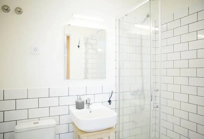اتاق استاندارد, The Holy Cow  Hostel & Suites