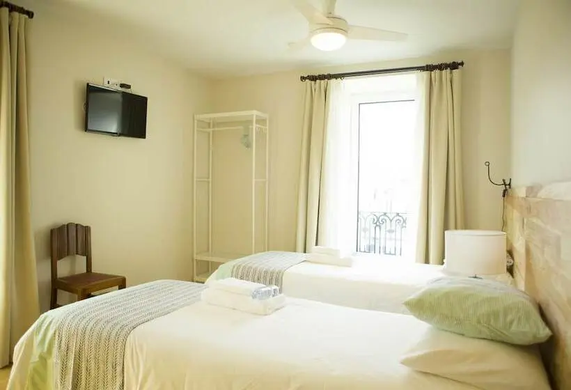 اتاق استاندارد, The Holy Cow  Hostel & Suites