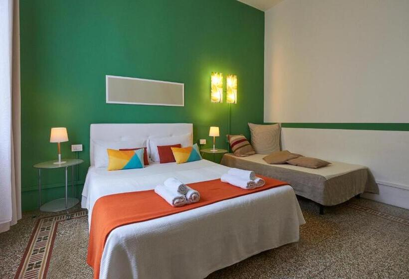 اتاق سه‌نفرۀ استاندارد با سرویس بهداشتی بیرون از اتاق, B&b In Centro