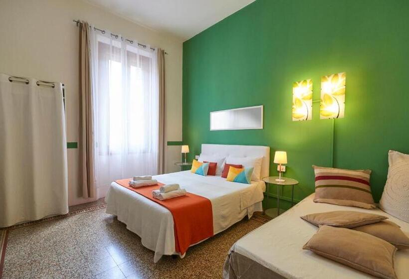 اتاق سه‌نفرۀ استاندارد با سرویس بهداشتی بیرون از اتاق, B&b In Centro