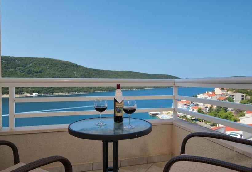 اتاق استاندارد با بالکن و چشم‌انداز دریا, Agava