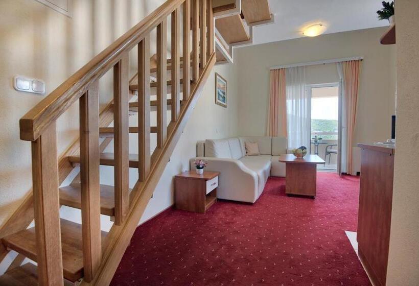 سوییت با چشم‌انداز دریا, Agava