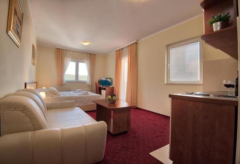 اتاق استاندارد با چشم‌انداز باغ, Agava