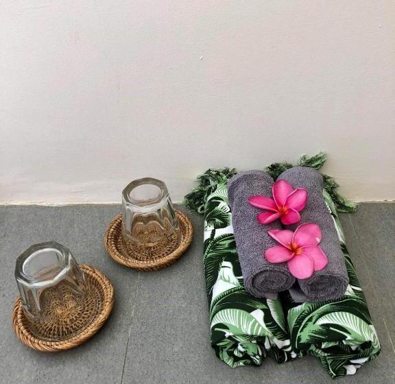 스탠다드 방갈로, Captain Goodtimes