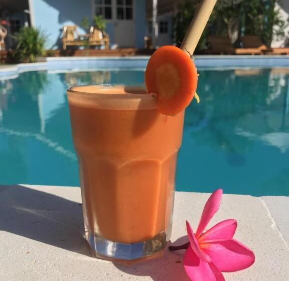 패밀리 방갈로, Captain Goodtimes