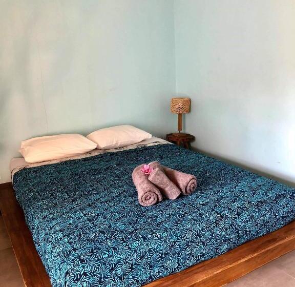 패밀리 방갈로, Captain Goodtimes